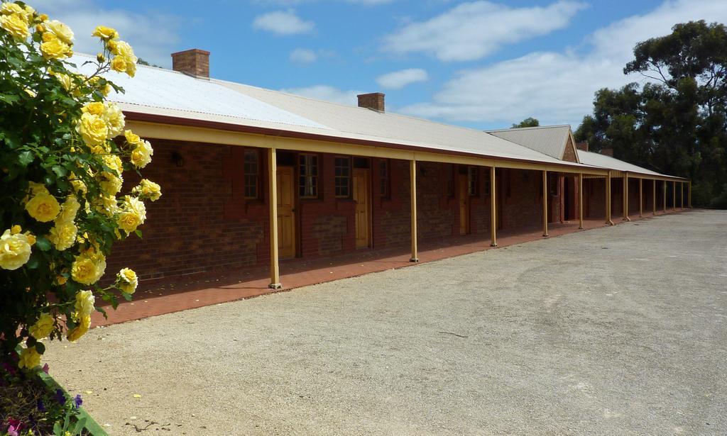 Coonawarra Place Motor Inn Exterior photo