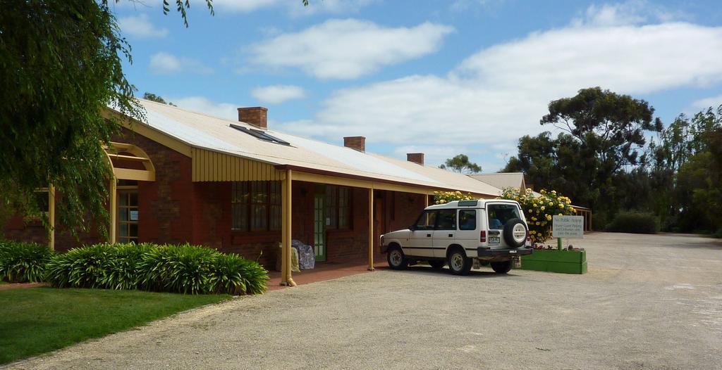 Coonawarra Place Motor Inn Exterior photo