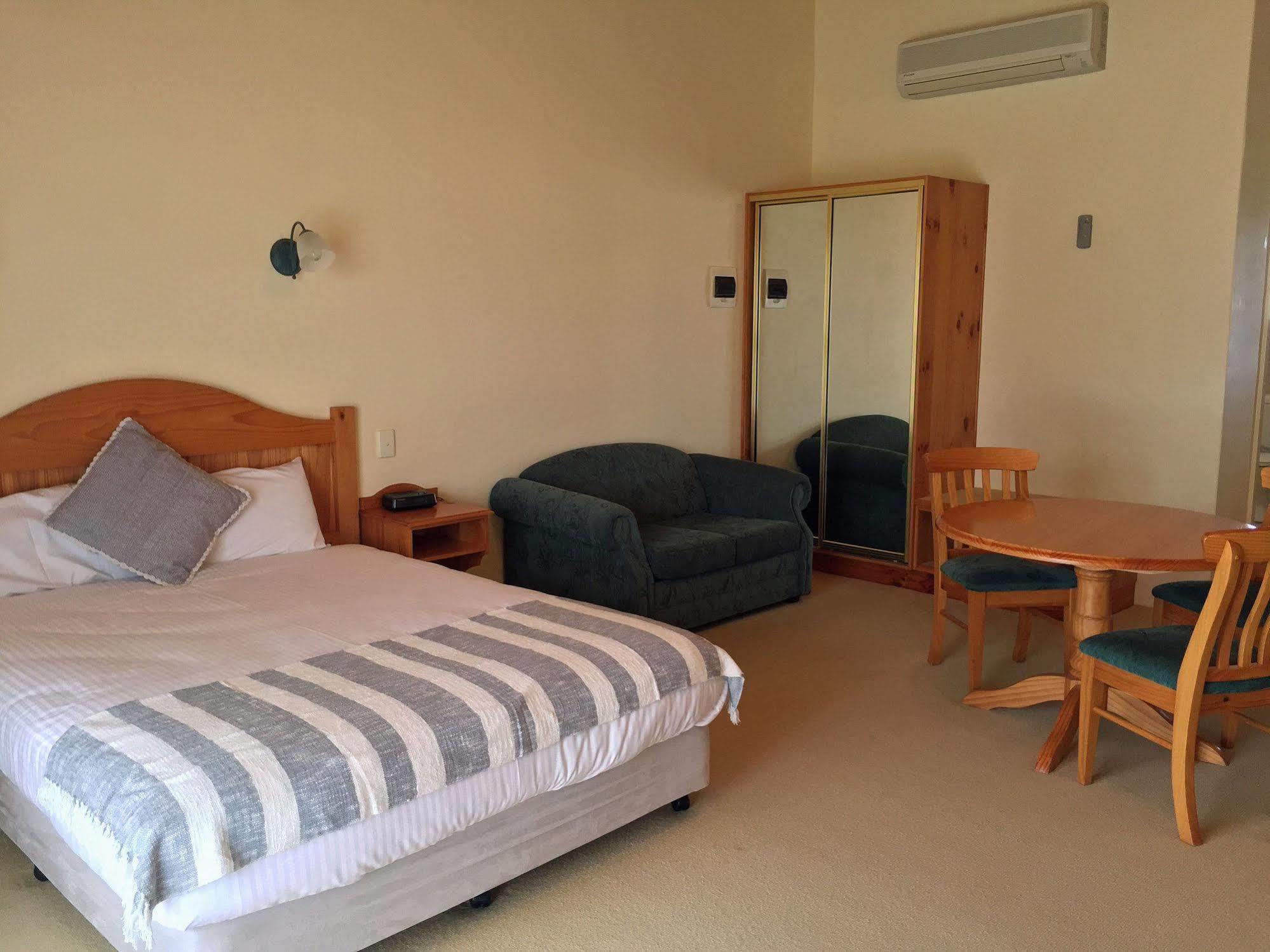 Coonawarra Place Motor Inn Exterior photo