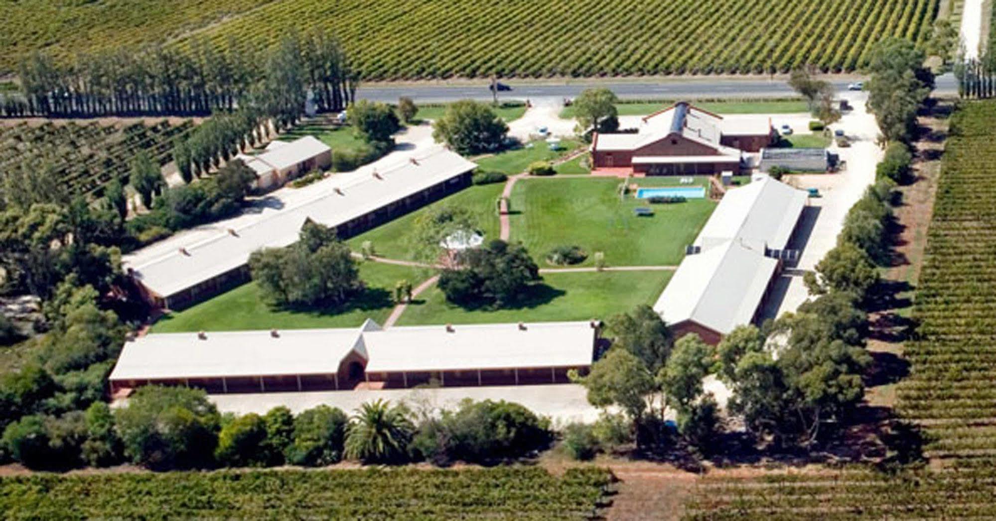 Coonawarra Place Motor Inn Exterior photo